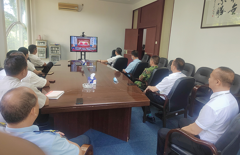 三正房地產(chǎn)黨支部組織黨員集中觀看二十大開(kāi)幕式直播.jpg 三正房地產(chǎn)黨支部組織黨員集中觀看二十大開(kāi)幕式直播.jpg